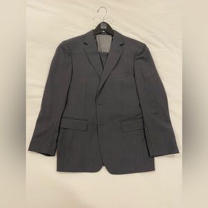 Jos. A. Bank Men 1905 Grey Collection Tailored Fit Suit (jacket and pants)